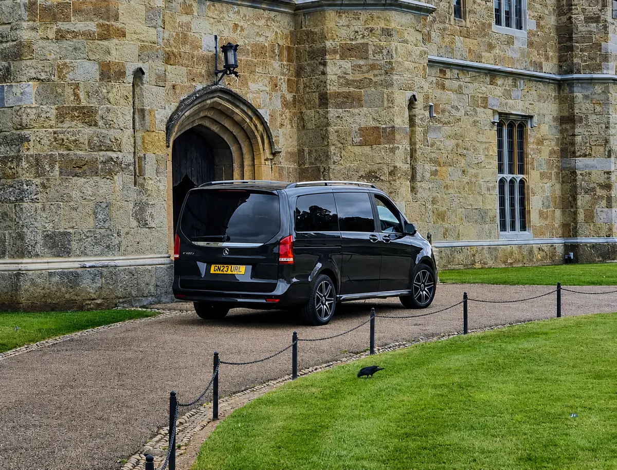 Streamline Mercedes V-Class parked at the entrance to Leeds Castle